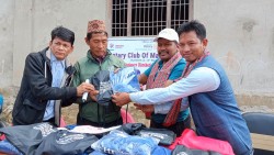विद्यार्थीहरुलाइ ट्रयाक सुट, शैक्षिक सामाग्री  हस्तान्तरण